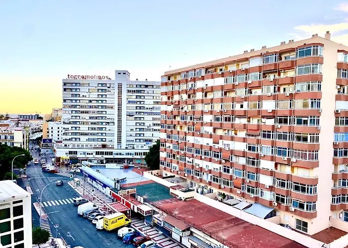 Your Perfect Stay In The Center Of Torremolinos.